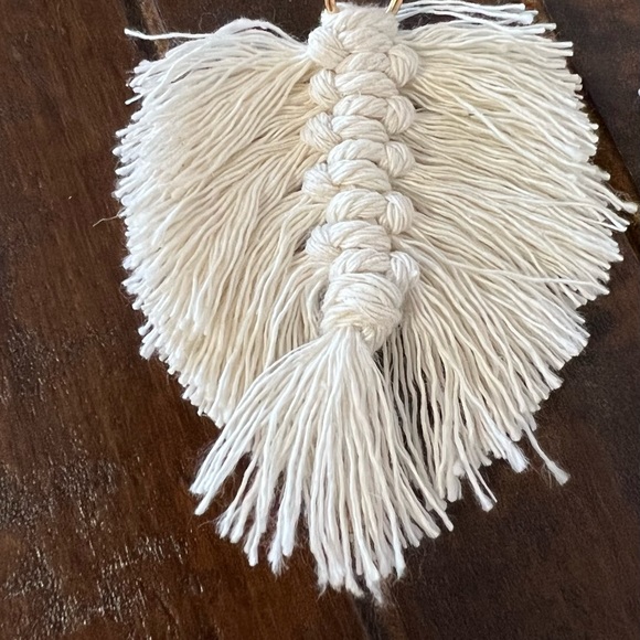 Handcrafted White Macrame Feather Dangle/Drop Earrings - Picture 4 of 6